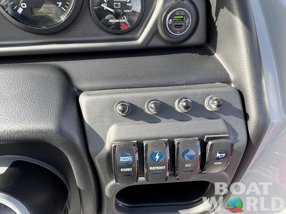 2026 Bentley Pontoons Legacy 200 Swingback