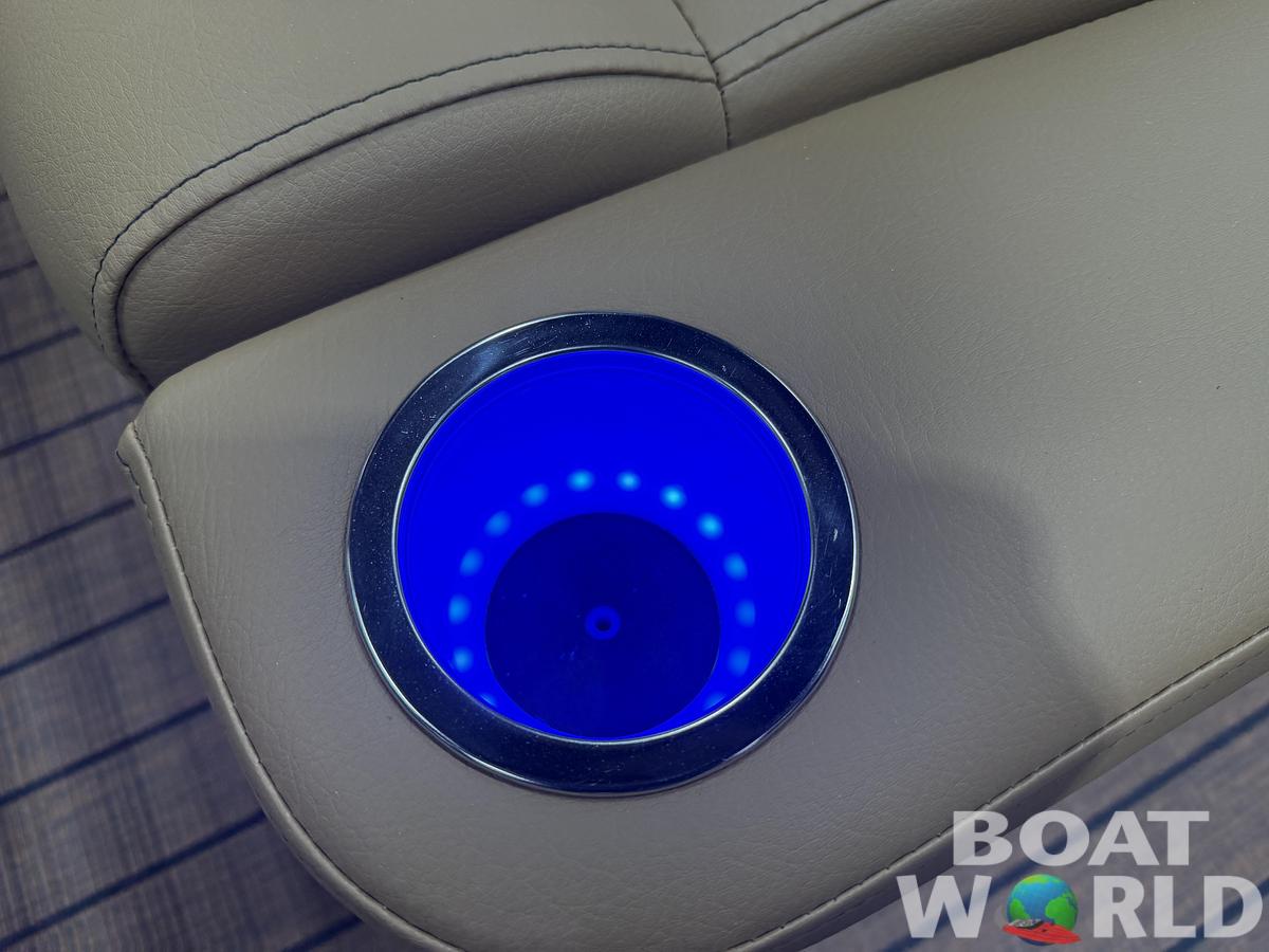 2026 Bentley Pontoons Legacy 220 Swingback 