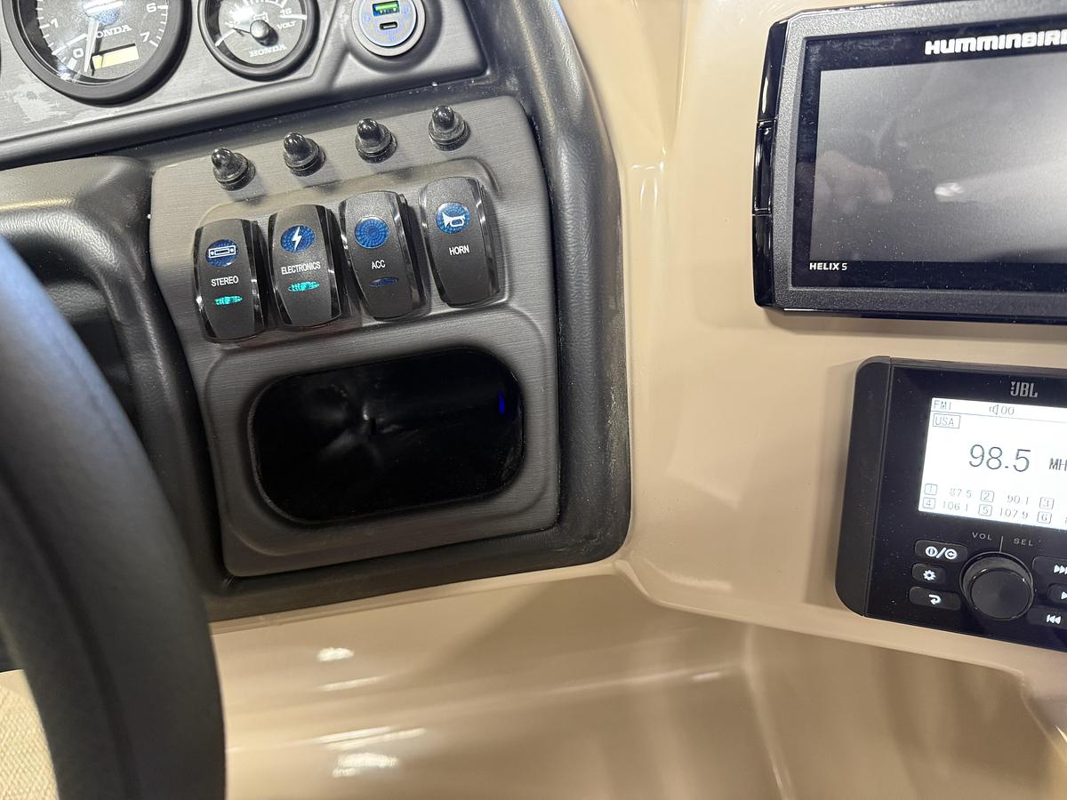 2025 Bentley Pontoons Legacy 223 Swingback Tritoon & Honda 4-Stroke EFI