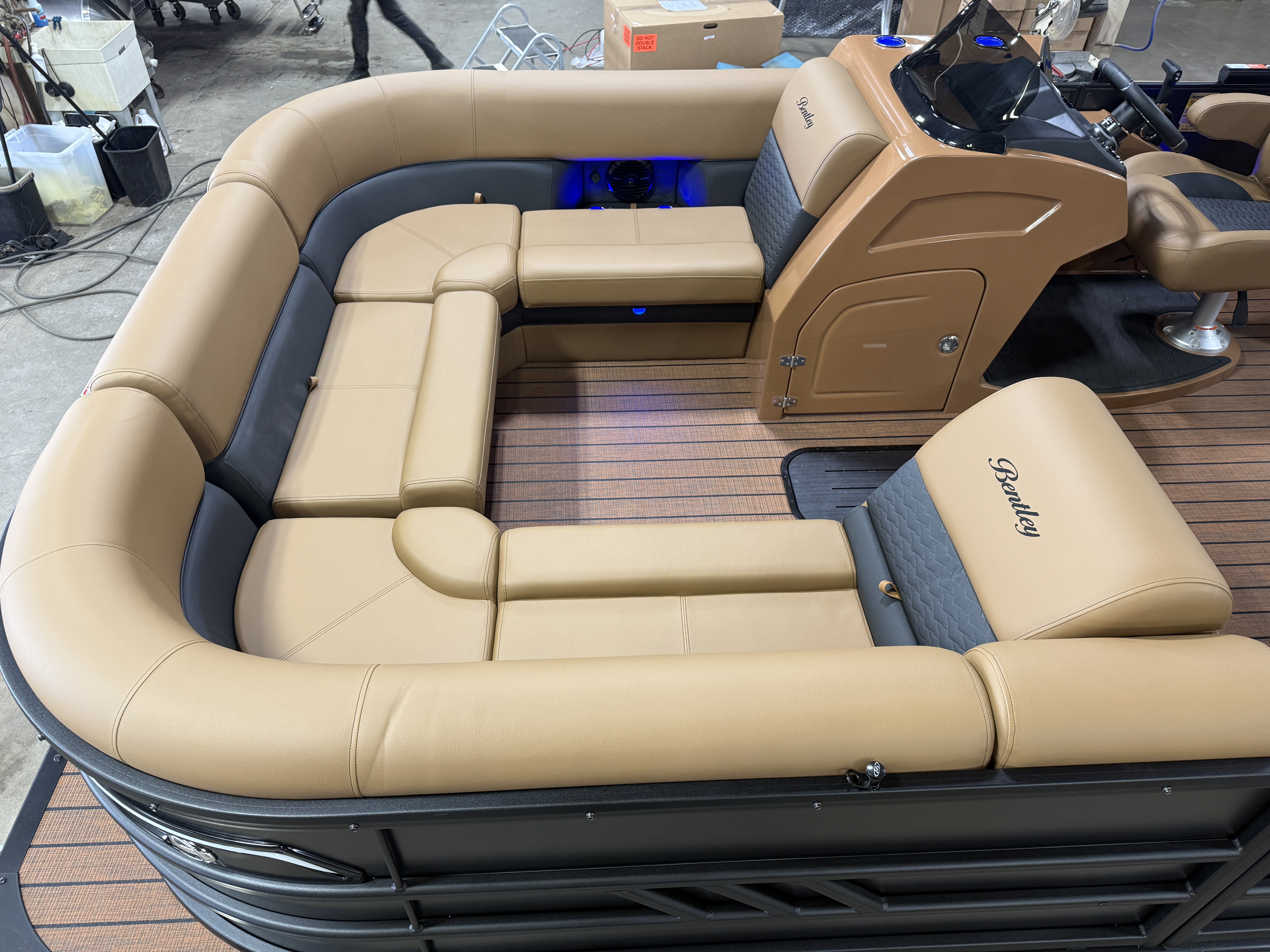 2026 Bentley Pontoons Elite 223 Admiral Quad Lounge Tritoon