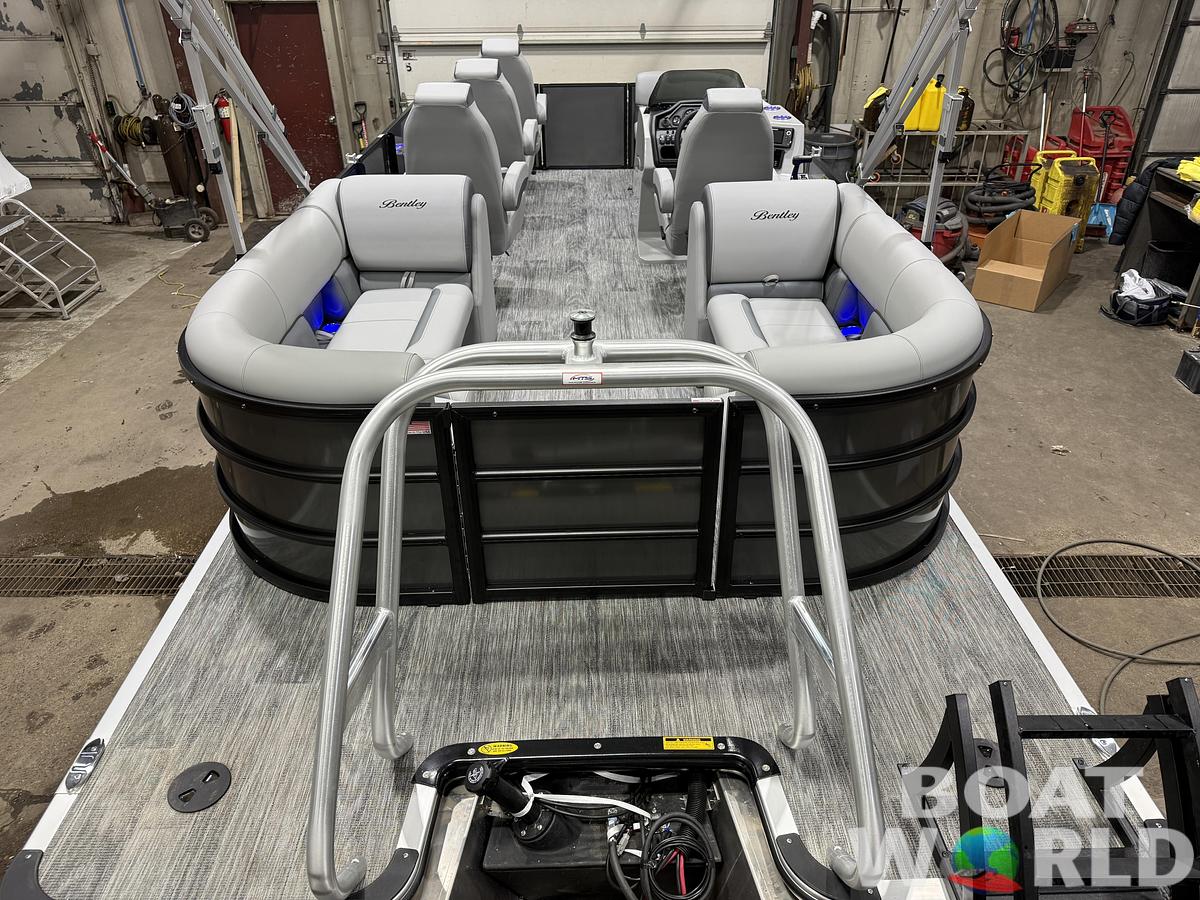 2026 Bentley Pontoons Legacy 220 Navigator DL Quad Lounge