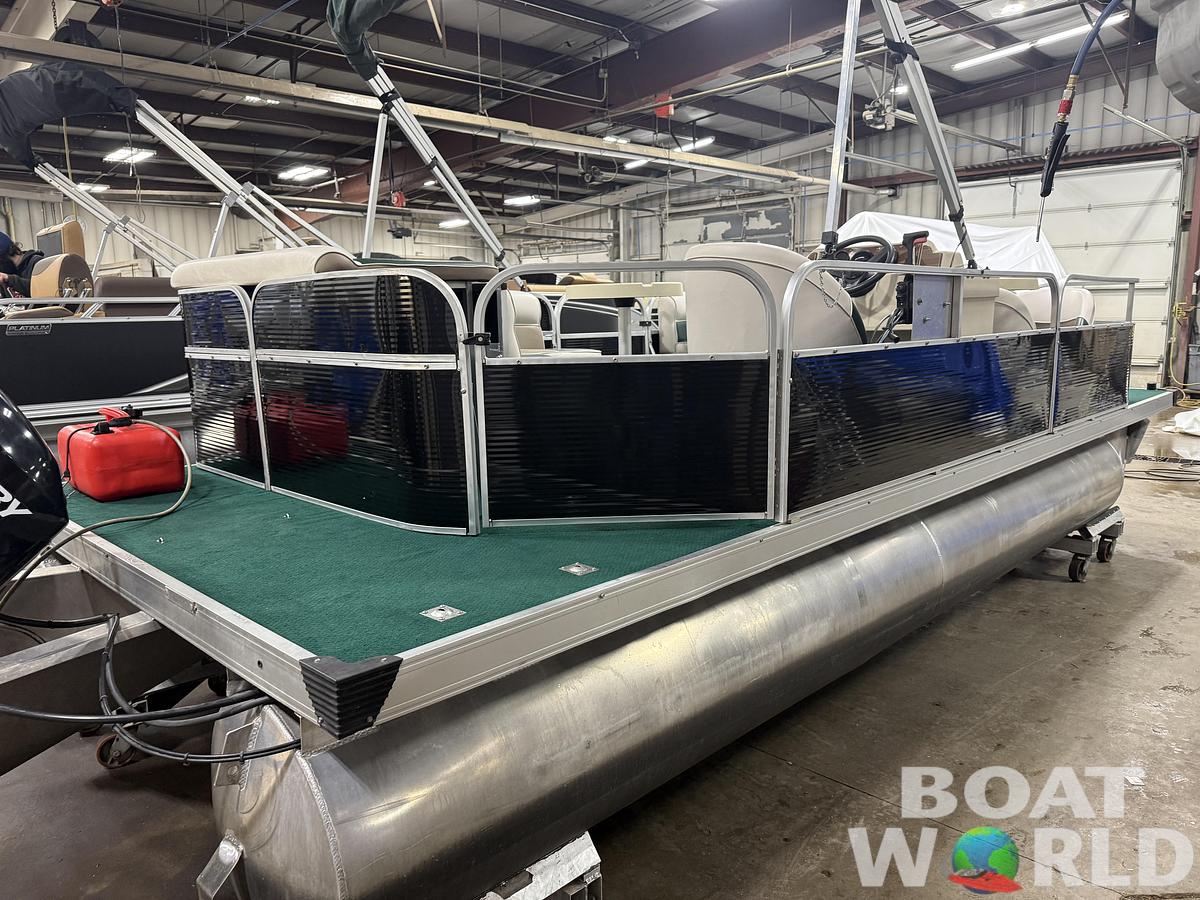 Used 2005 Leisure Island 2021 & 40HP