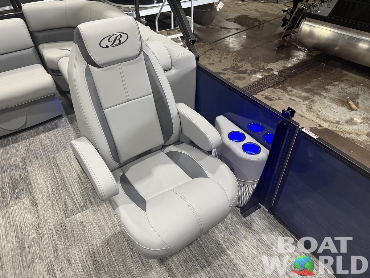 2026 Bentley 223 Navigator Quad Lounge Tritoon $50995