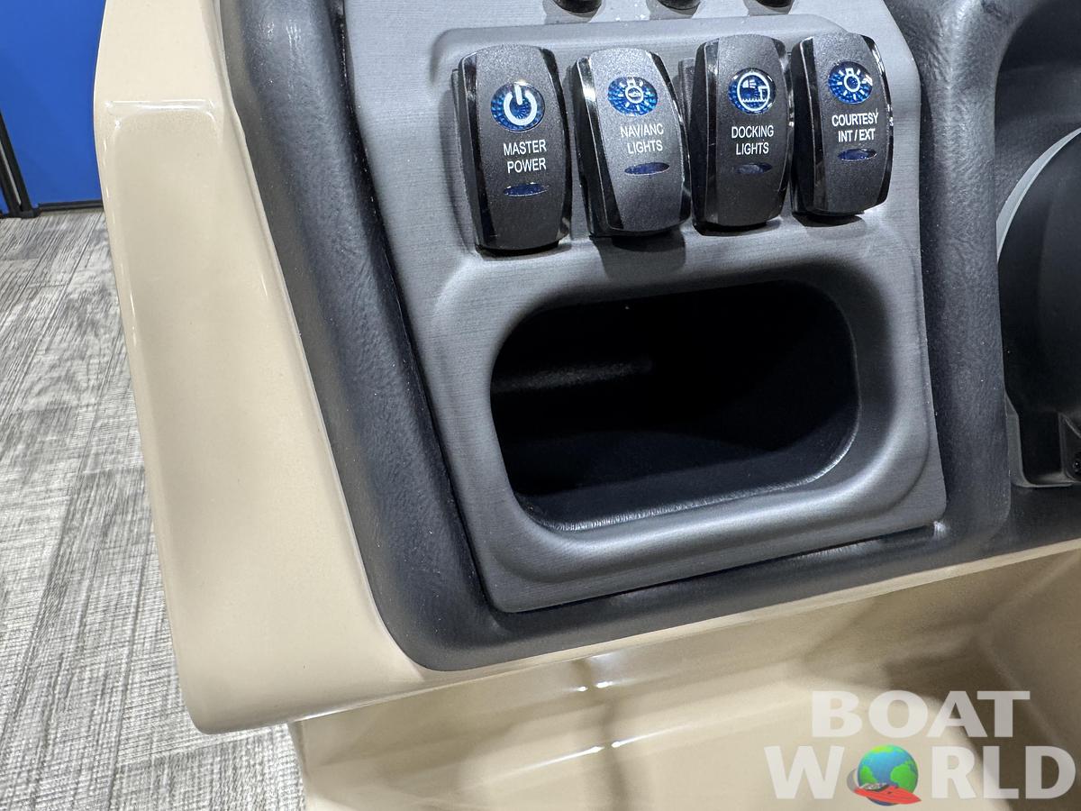 2026 Bentley Pontoons Legacy 220 Navigator Quad Lounge