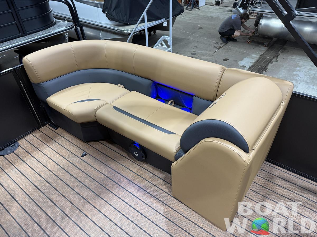 2026 Bentley 300HP Legacy 243 Navigator Tritoon $68995