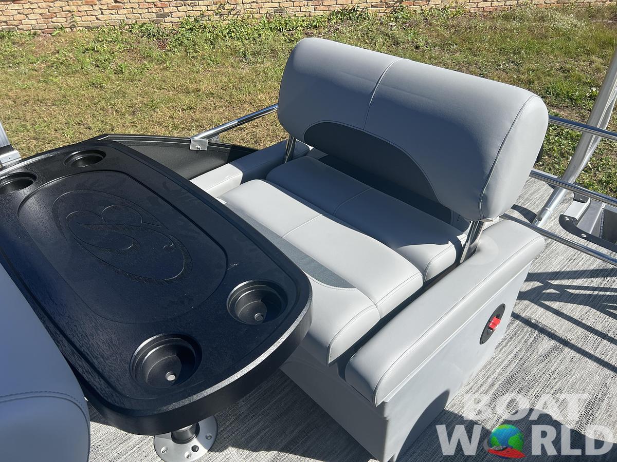 2026 Bentley Pontoons Legacy 220 QSB Swingback