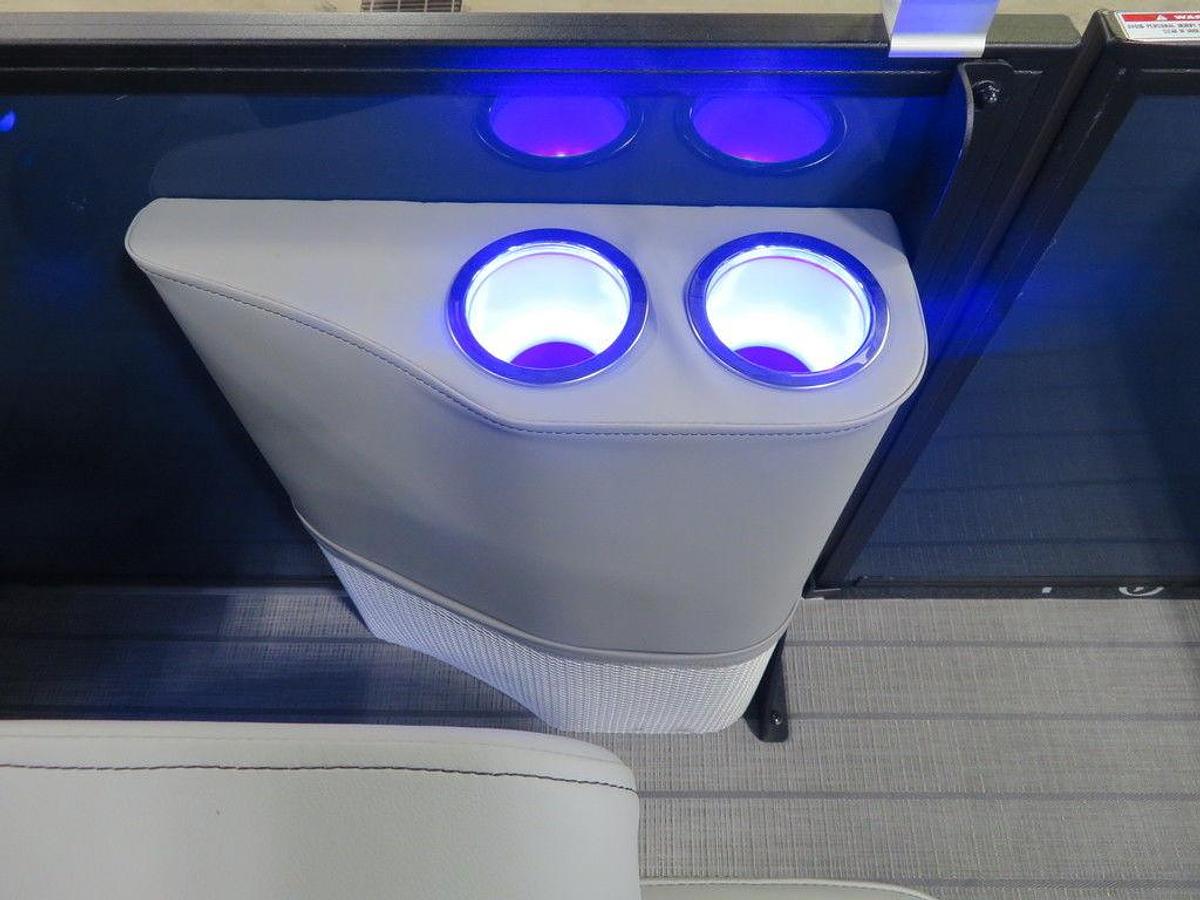 2025 Bentley Pontoons Legacy 223 QSB Swingback Tritoon & Honda 4-Stroke EFI