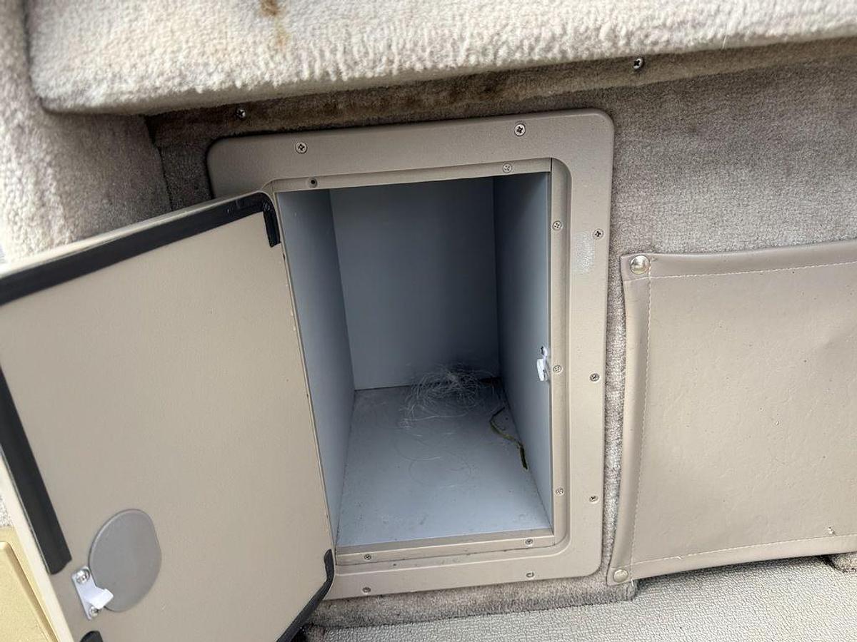 Used 2010 Smoker Craft Pro Mag 182