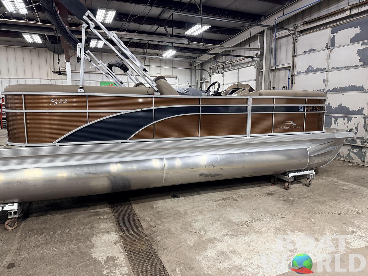Used 2020 Bennington 22S Quad Lounge Pontoon