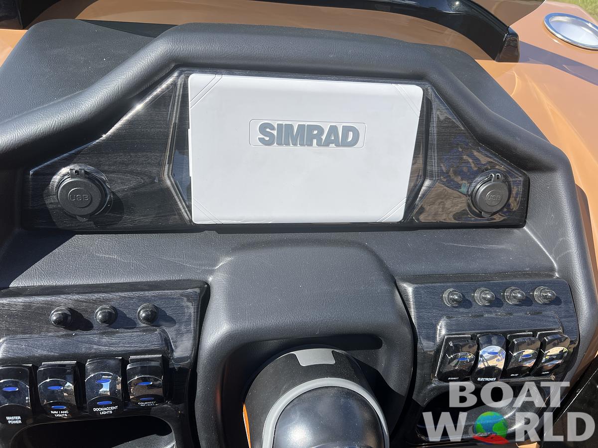 2026 Bentley Pontoons Elite 223 Swingback Tritoon