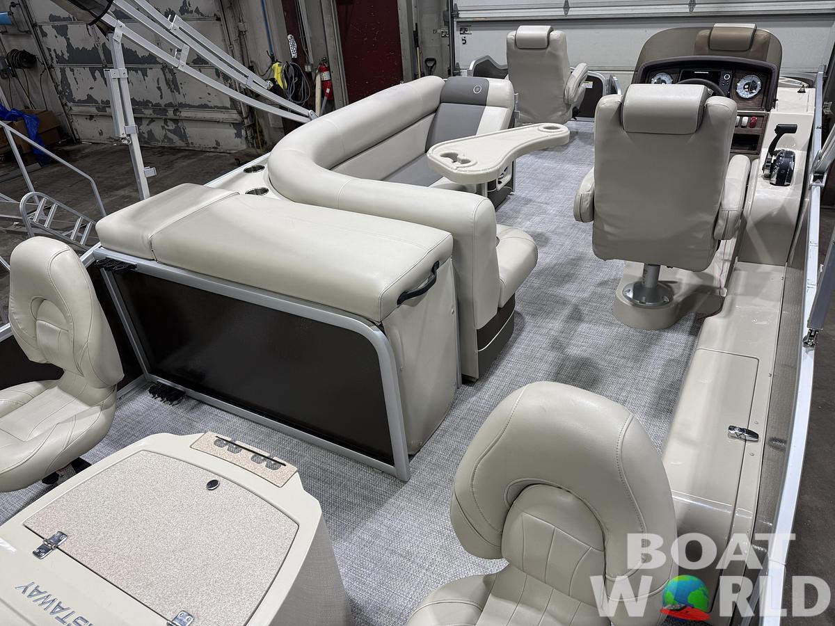 Used 2016 Premier 220 Castaway