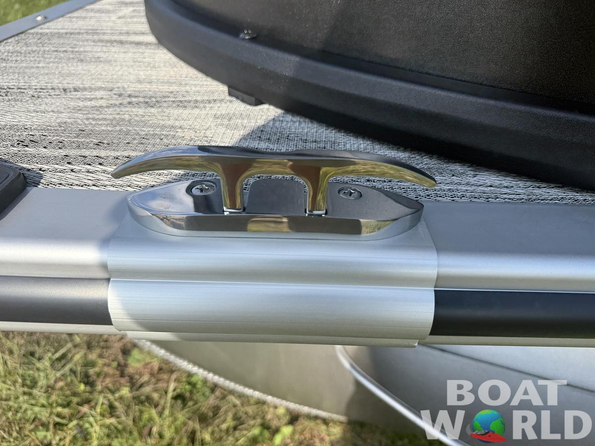 2026 Bentley Pontoons Legacy 223 Swingback Tritoon & Honda 4-Stroke EFI