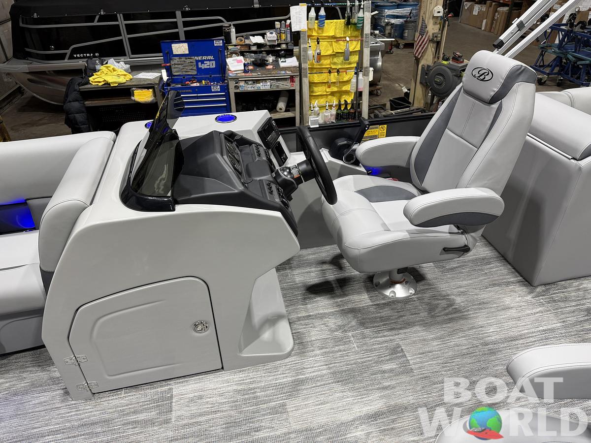 2026 Bentley Pontoons Legacy 220 Navigator DL Quad Lounge