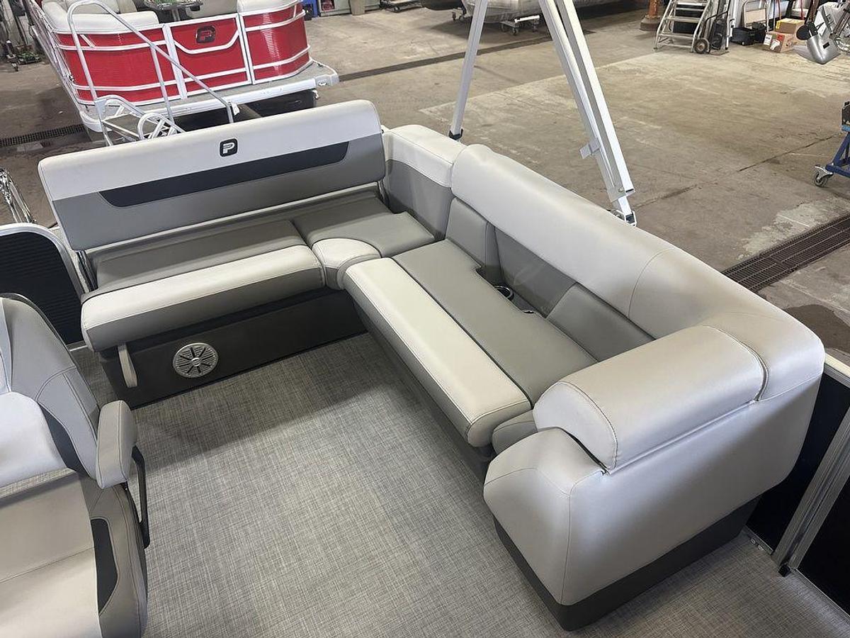 2025 Princecraft Vectra 21 RL Swingback Lounge Pontoon & Mercury 4-Stroke EFI