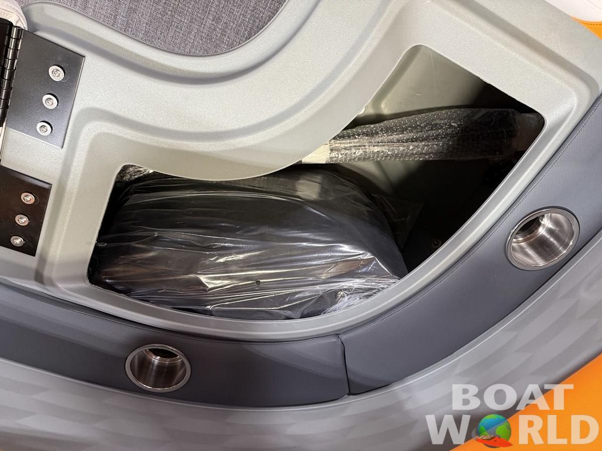 2025 Tahoe Pontoons Aura 2185 Quad Lounge & 90HP 4-Stroke EFI