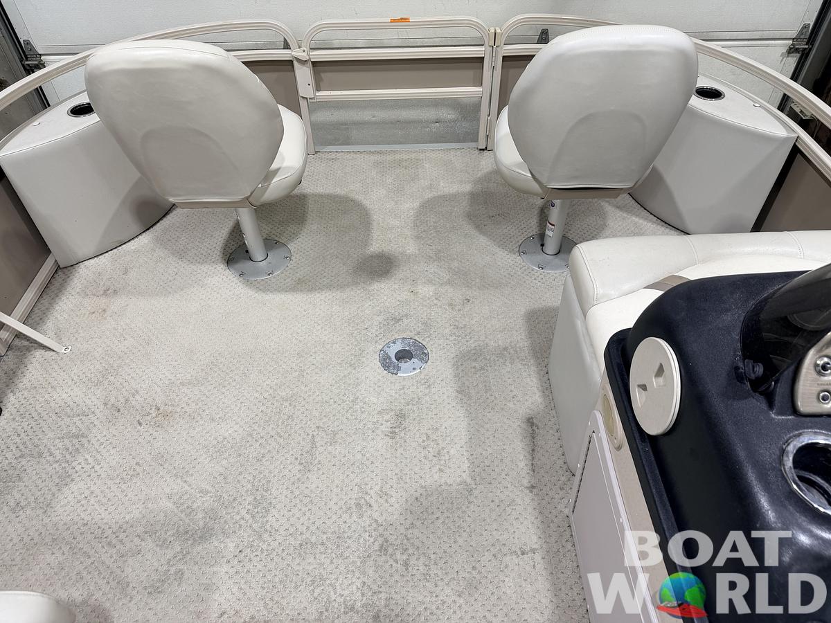 Used 2008 Sylvan Mirage 8520 Party Fish