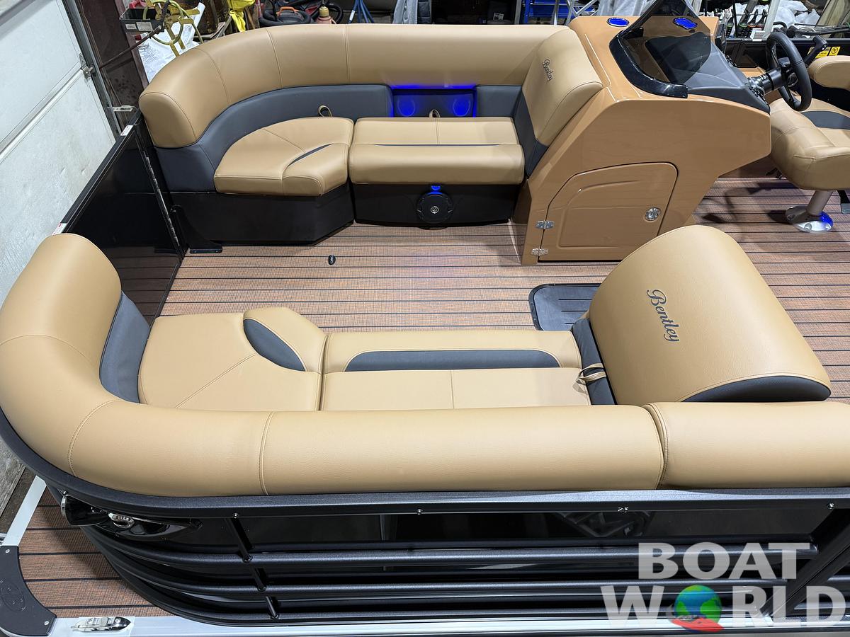 2026 Bentley Pontoons Legacy 223 QSB Swingback Tritoon 