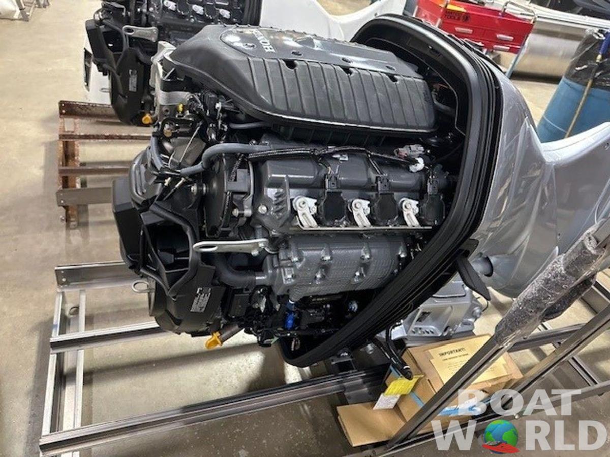 2025 Honda Marine Twin 250HP New 30"