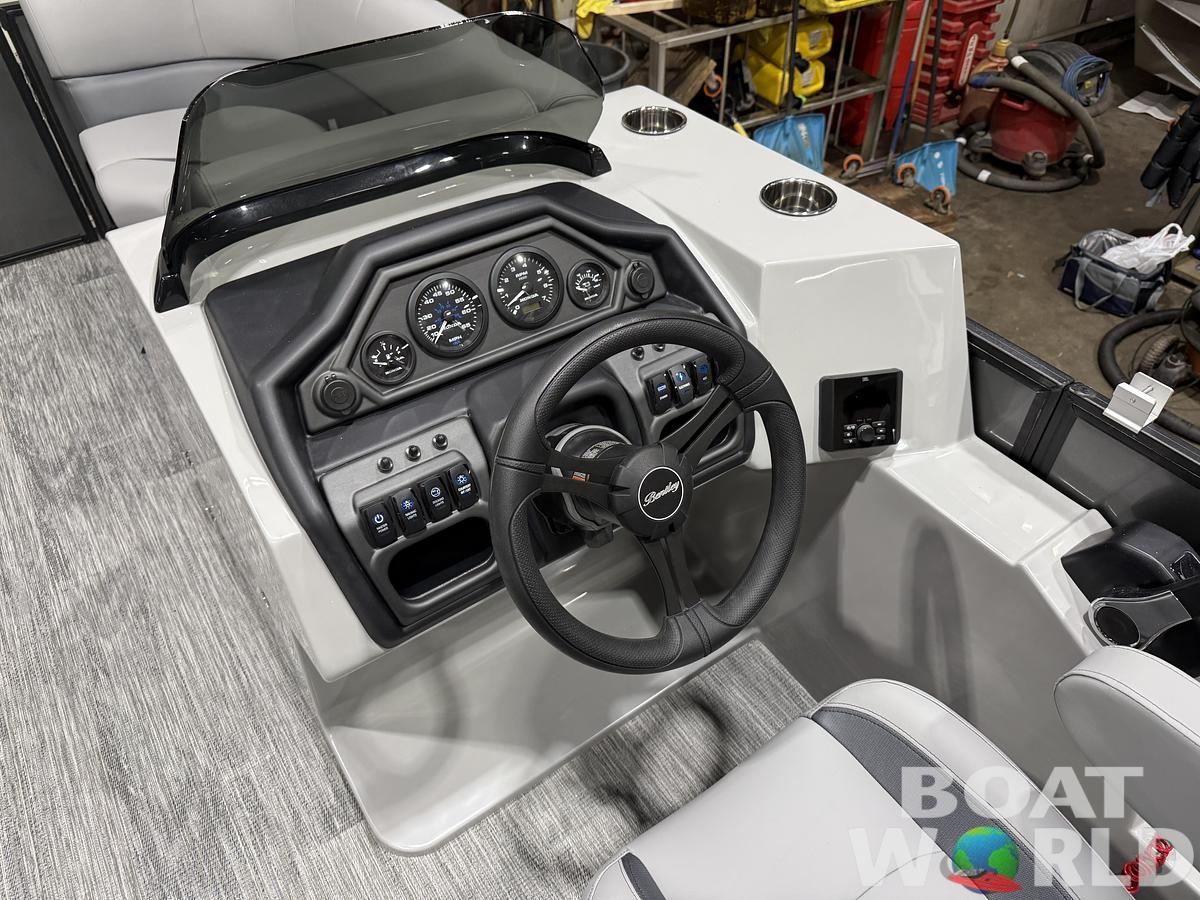 2026 Bentley Pontoons Legacy 220 Navigator Quad Lounge