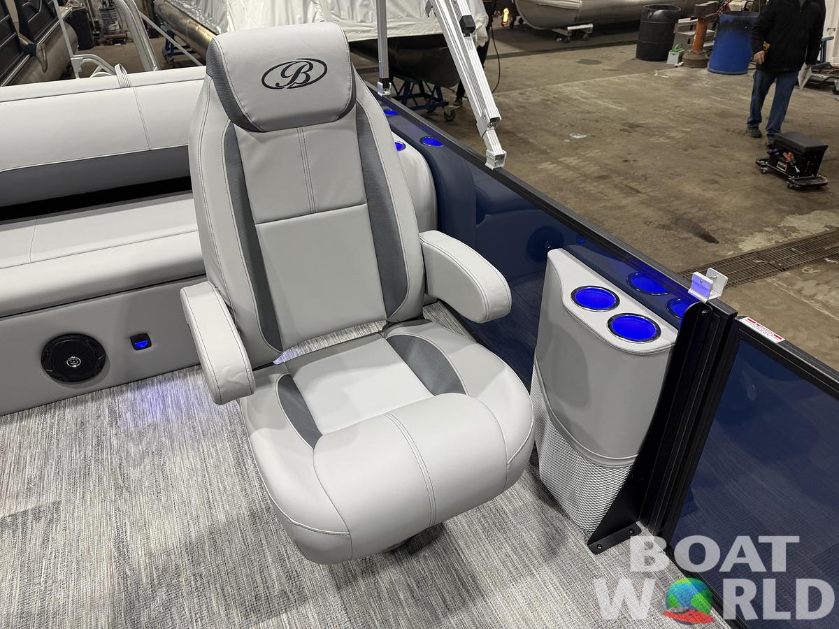 2026 Bentley Pontoons Legacy 223 Swingback Tritoon 