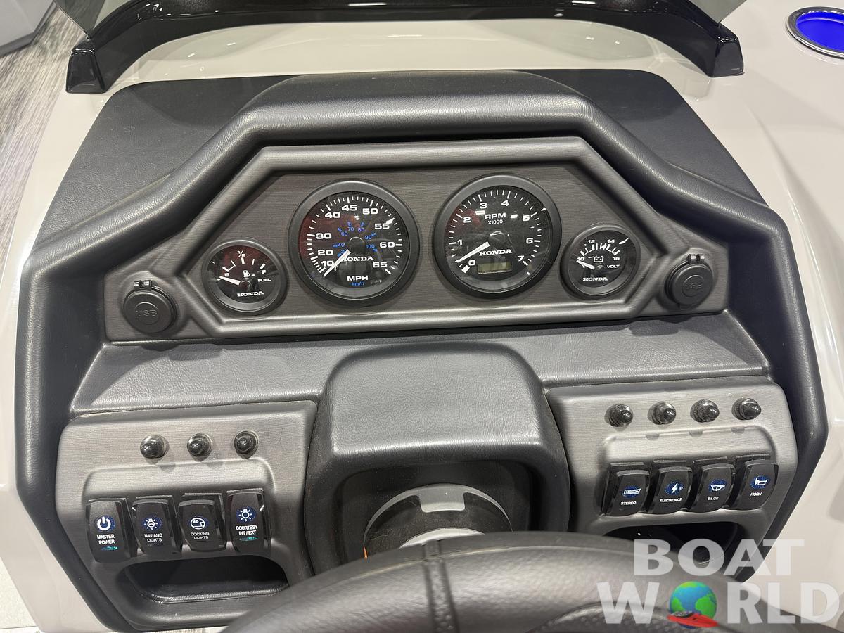 2026 Bentley 223 Navigator Quad Lounge Tritoon $50995
