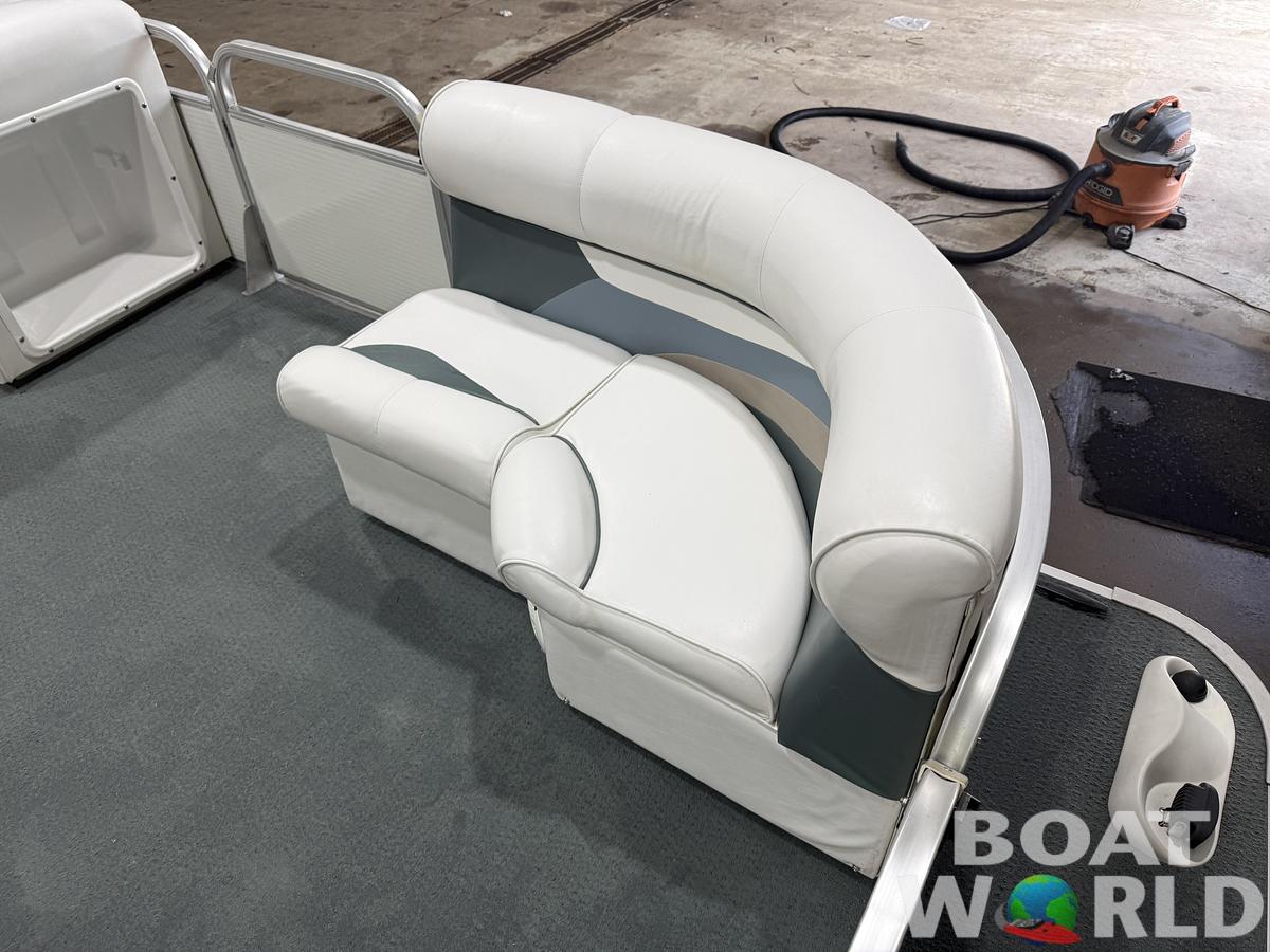 Used 2003 Weeres 200 SunTanner & 60HP Johnson 4Stroke -$11,995
