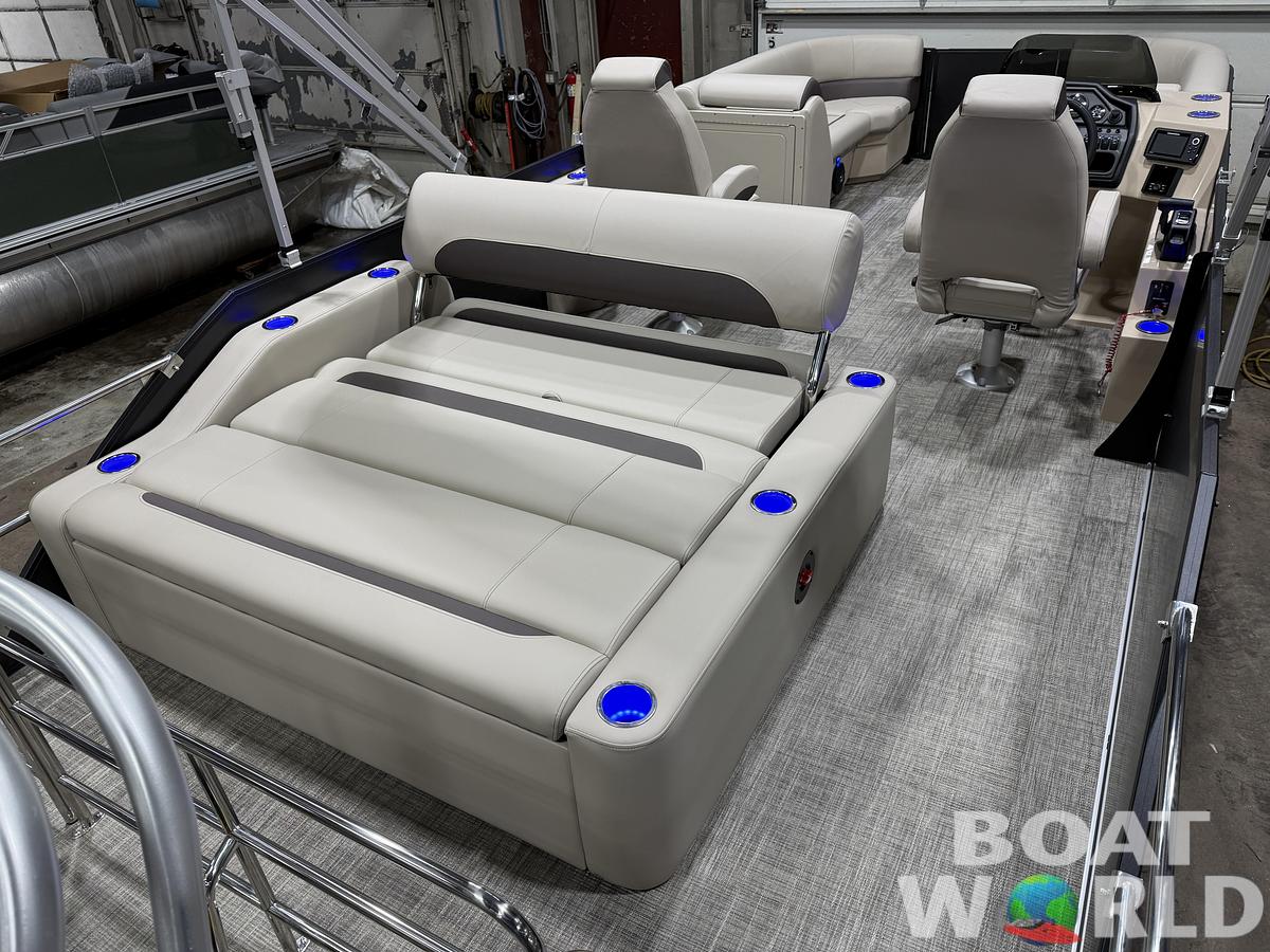 2026 Bentley Pontoons Legacy 220 Swingback 
