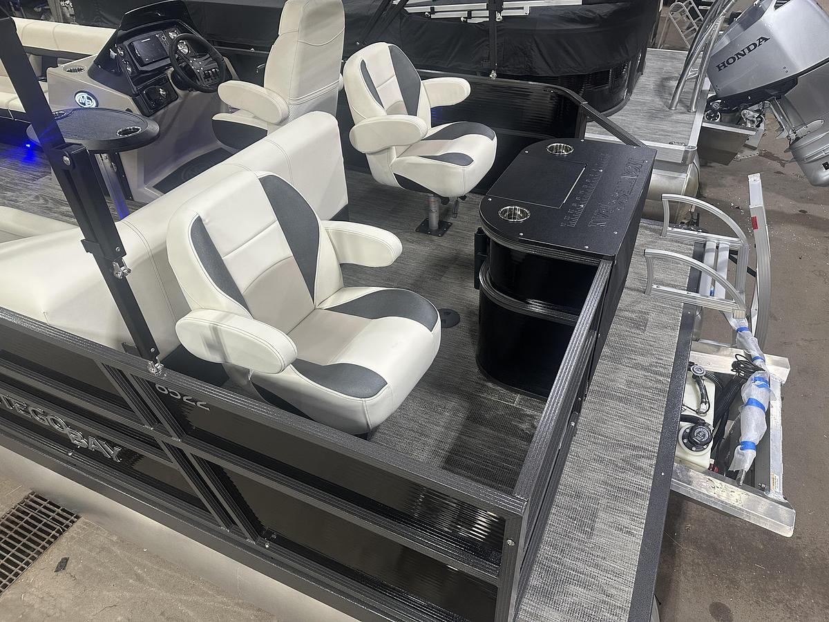 2025 Montego Bay 8522 Fish & Cruise Deluxe Pontoon & Honda 4-Stroke EFI