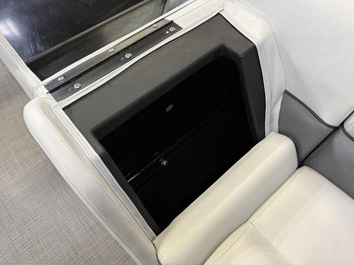 Used 2020 Bentley Pontoons Legacy 223 Navigator Quad Lounge Tritoon & Suzuki 140HP 4-Stroke EFI