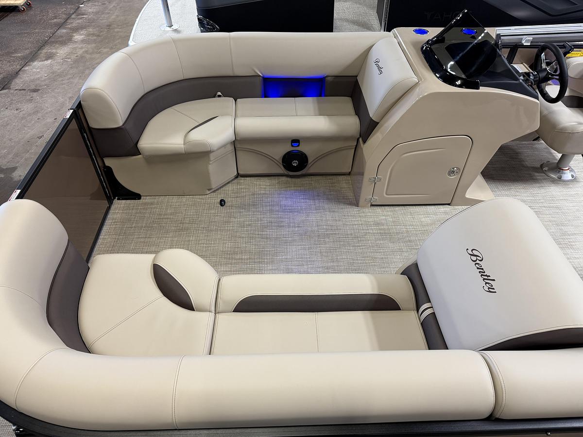 2025 Bentley Pontoons Legacy 223 Swingback Tritoon & Honda 4-Stroke EFI