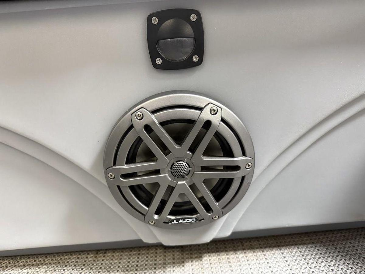 Used 2020 Bentley Pontoons Legacy 223 Navigator Quad Lounge Tritoon & Suzuki 140HP 4-Stroke EFI