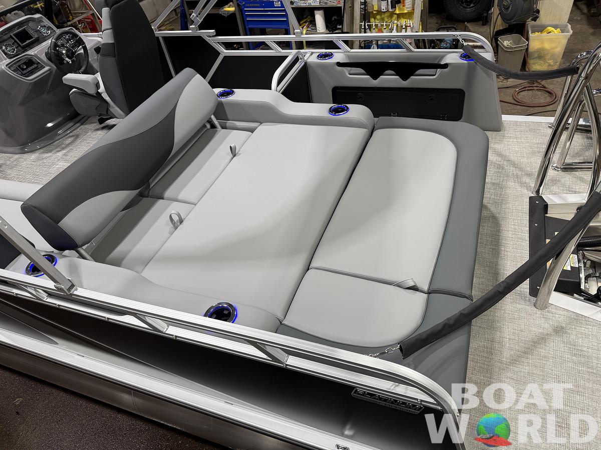 2026 Tahoe Pontoons LTZ 2385 Swingback (VRB) Windshield Tritoon