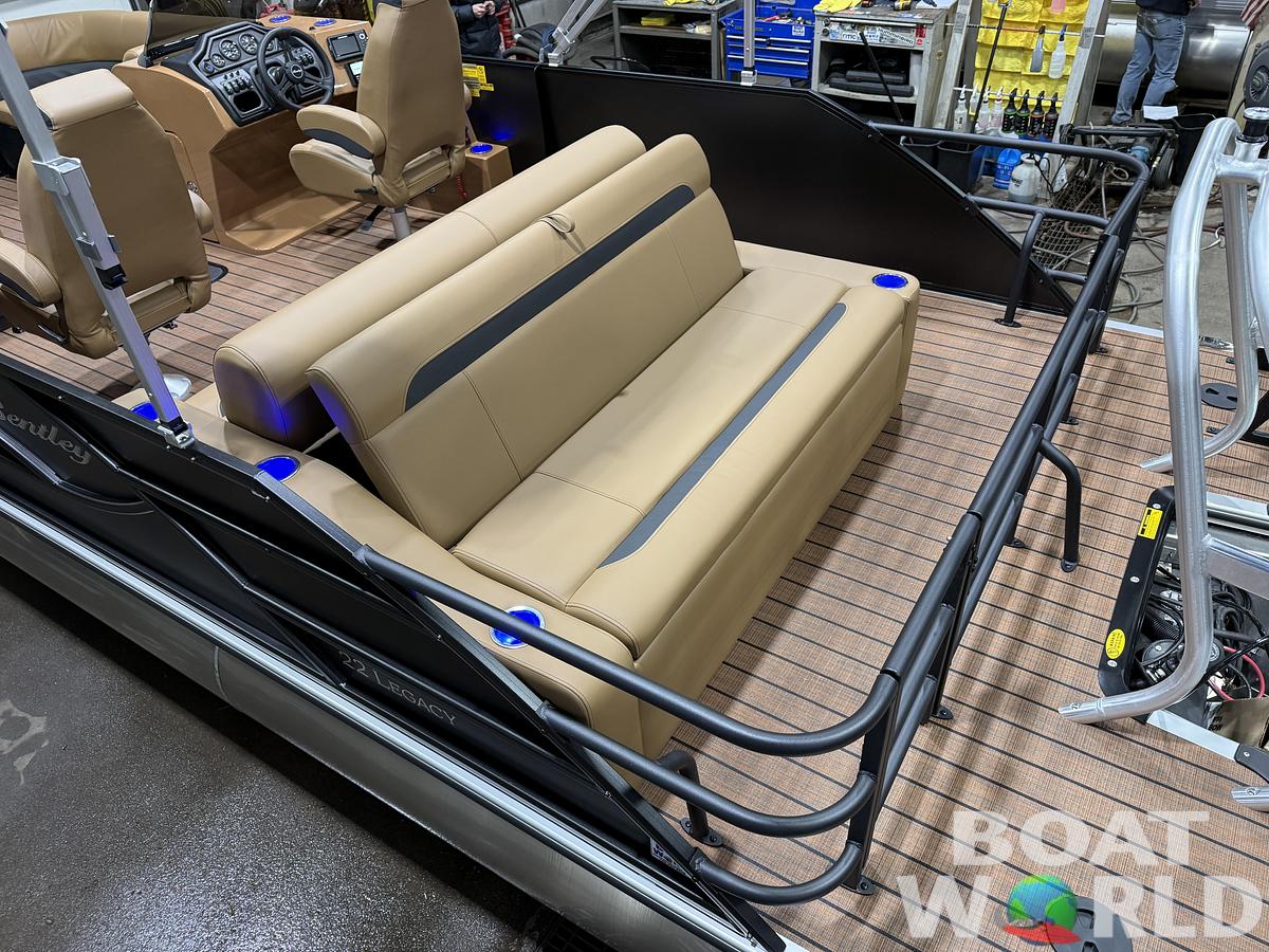 2026 Bentley Pontoons Legacy 223 Swingback Tritoon 