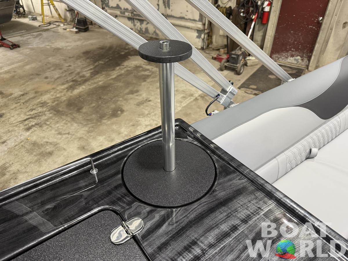 2026 Tahoe Pontoons LTZ 2385 Elite Windshield Tritoon