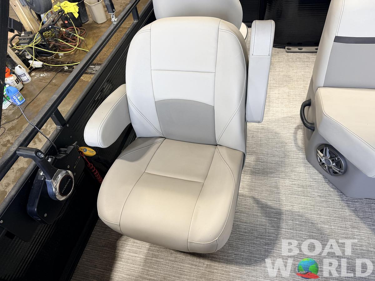 Used 2023 Apex Marine Qwest L818 Fish &60HP Honda 4Stroke -$27.995