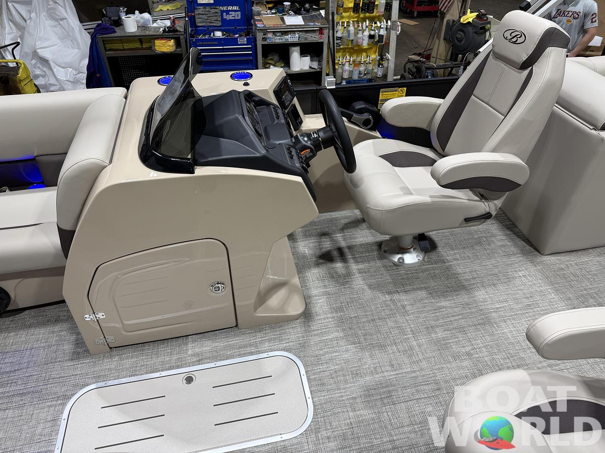 2026 Bentley Pontoons Legacy 223 Navigator Quad Lounge Tritoon