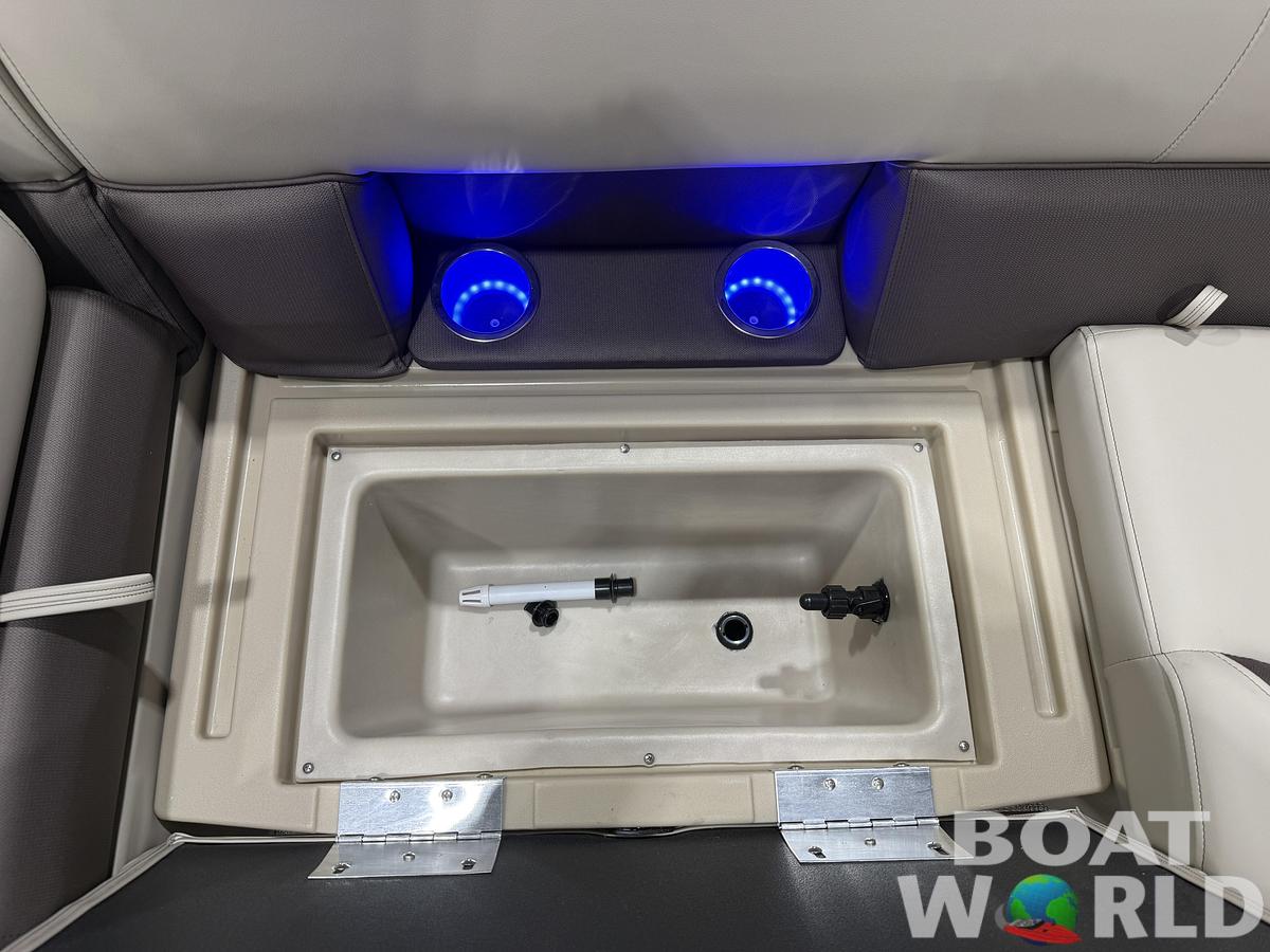 2026 Bentley Pontoons Legacy 220 QSB Swingback 