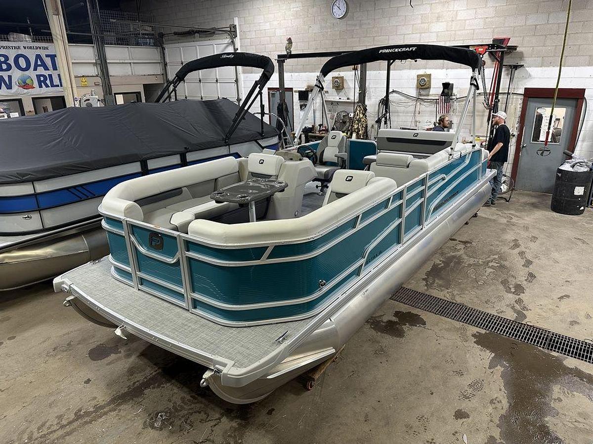 2025 Princecraft Vectra 23 RL Swingback Lounge Pontoon & Mercury 4-Stroke EFI