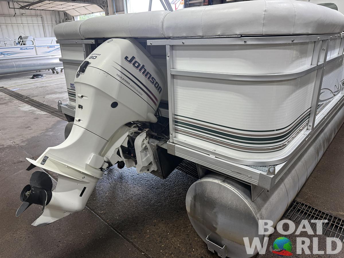 Used 2003 Weeres 200 SunTanner & 60HP Johnson 4Stroke -$11,995