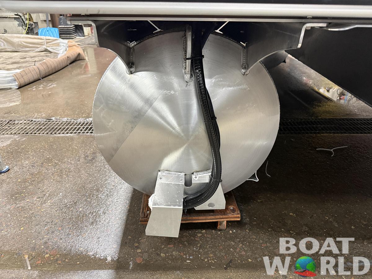 2026 Bentley Pontoons Legacy 223 QSB Swingback Tritoon 