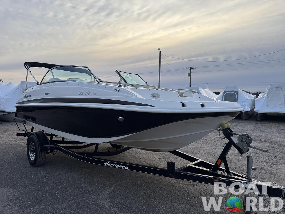 Used 2019 Hurricane SunDeck 187 with 150HP Yamaha Fourstroke EFI Outboard