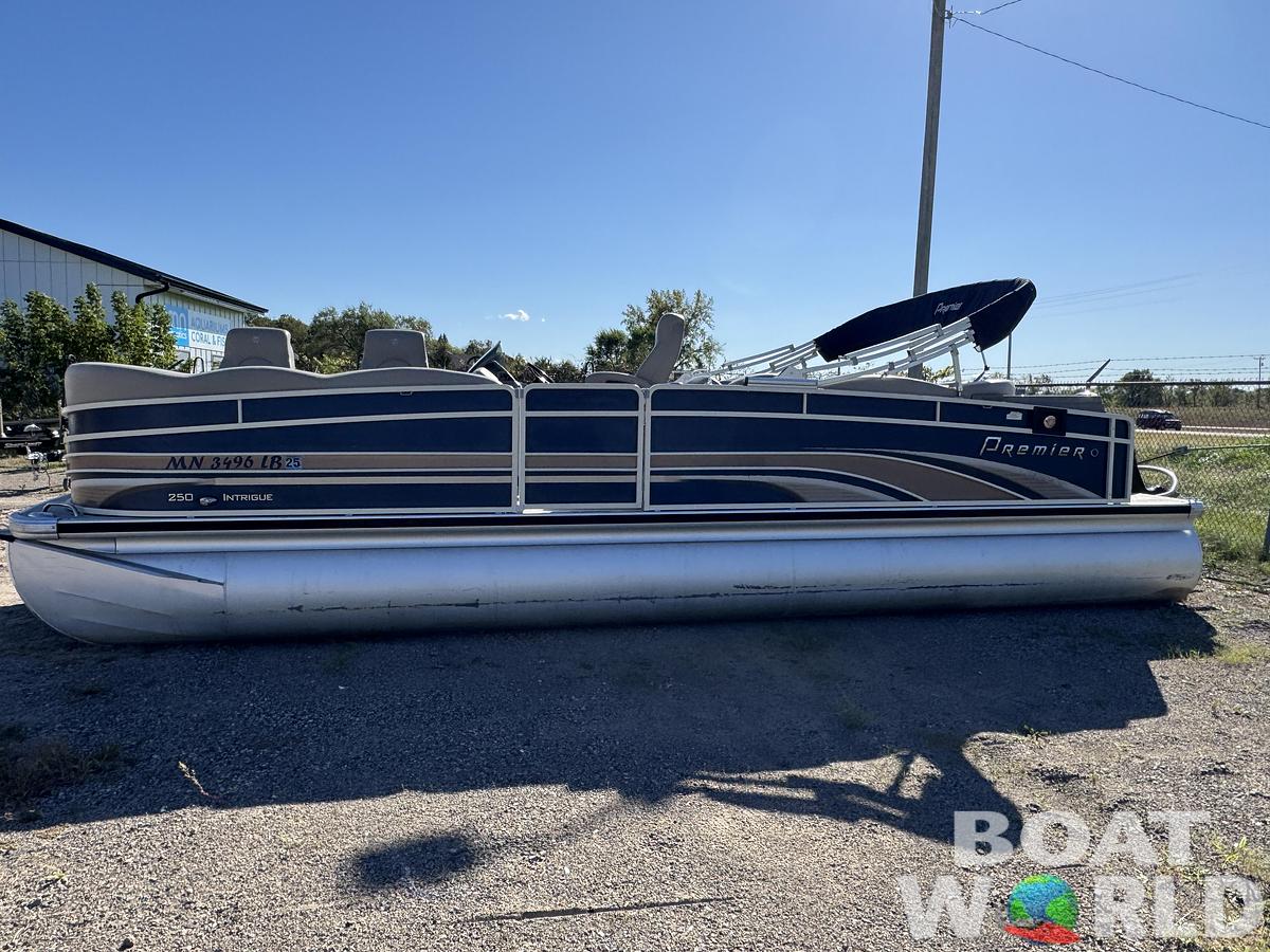 Used 2013 Premier 250 Intrigue Pontoon with 140HP Suzuki Fourstroke EFI