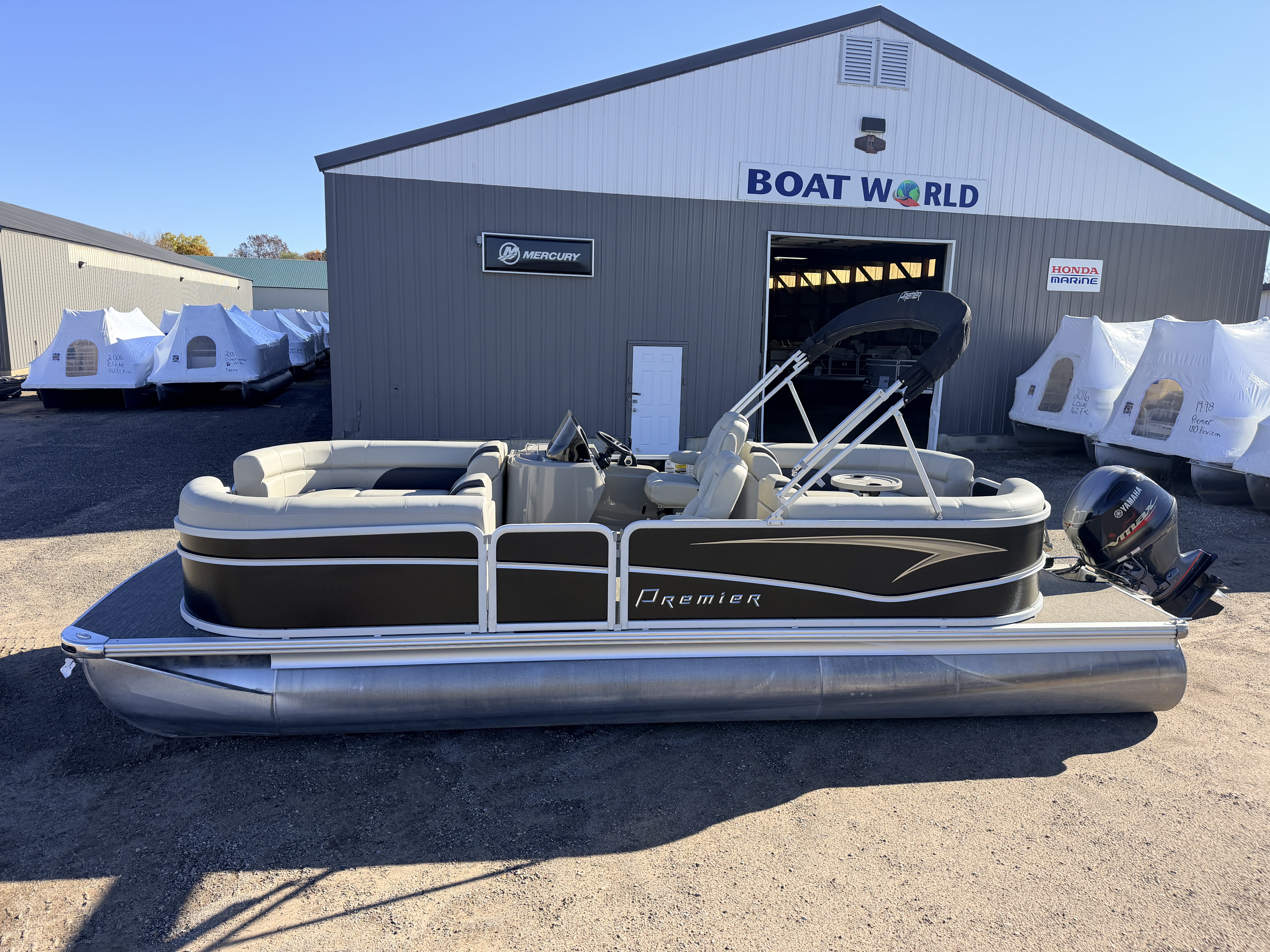 Used 2022 Premier 230 SunSpree RF & 116HP Yamaha 4Stroke -$34,995