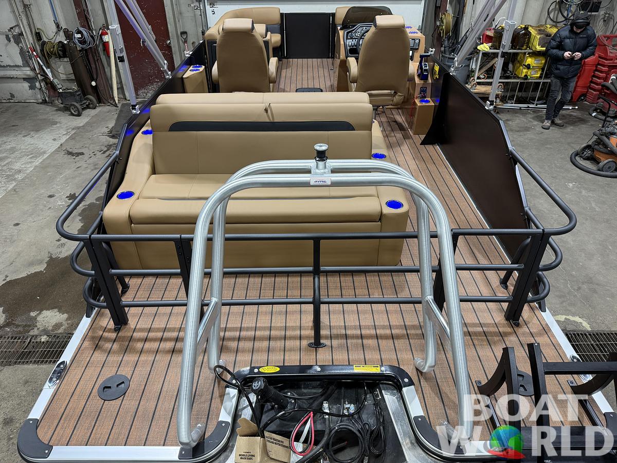 2026 Bentley Legacy 300hp Swingback 243 Tritoon $68995