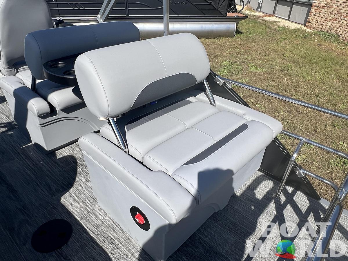 2026 Bentley Pontoons Legacy 220 QSB Swingback