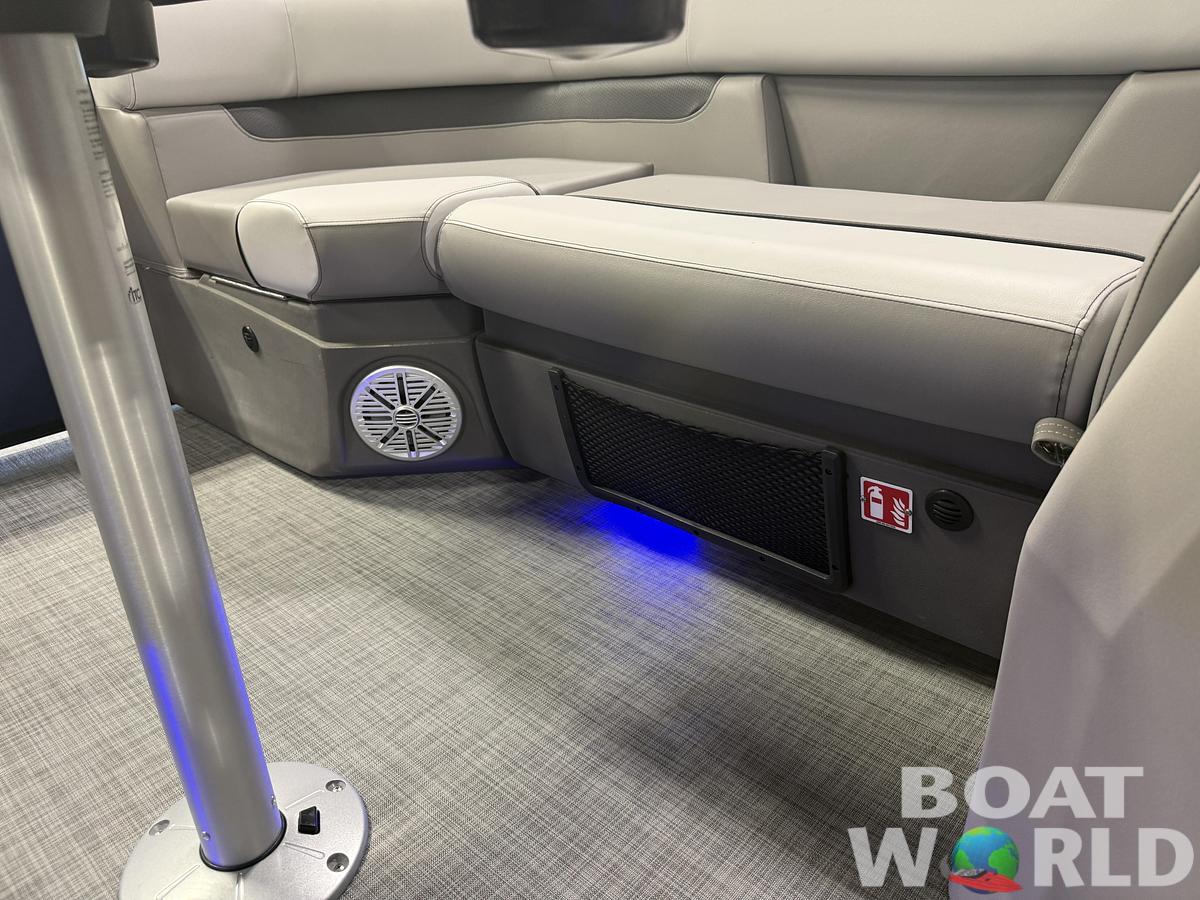 2027 Princecraft Vectra 21 RL Swingback Dinette $34995
