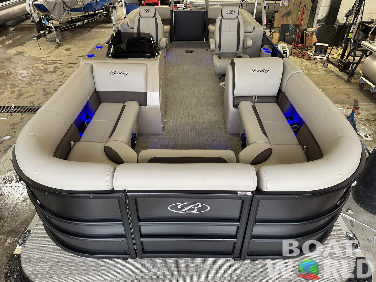2025 Bentley Pontoons Legacy 220 Navigator Quad Lounge & Honda 4-Stroke EFI