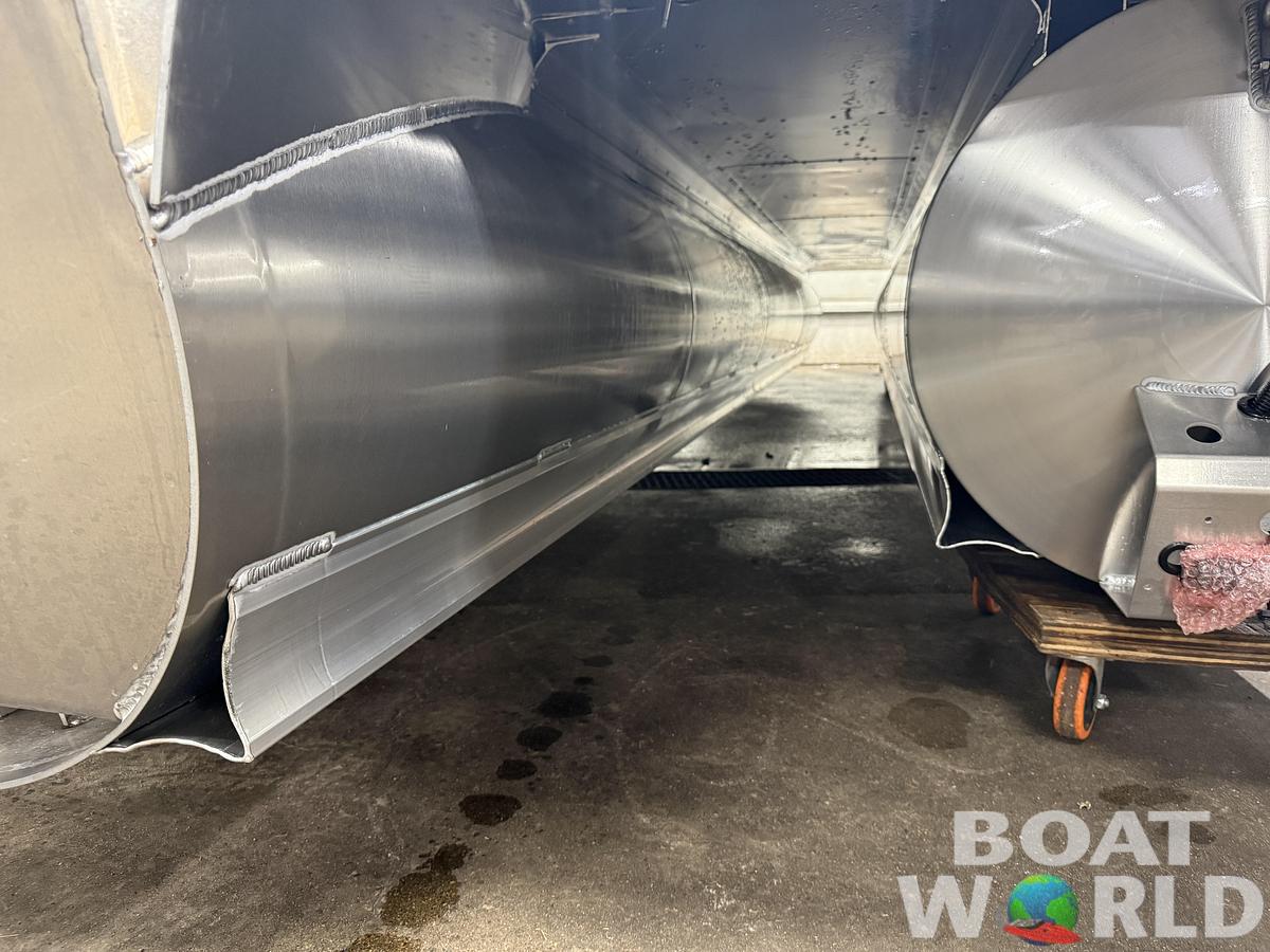 2026 Tahoe Pontoons LTZ 2385 Elite Windshield Tritoon