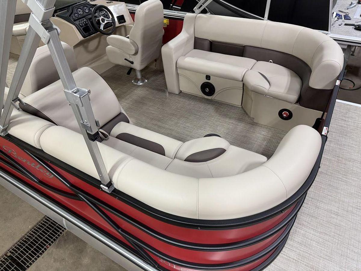 2025 Bentley Pontoons Legacy 200 Navigator Quad Lounge & Honda 4-Stroke EFI