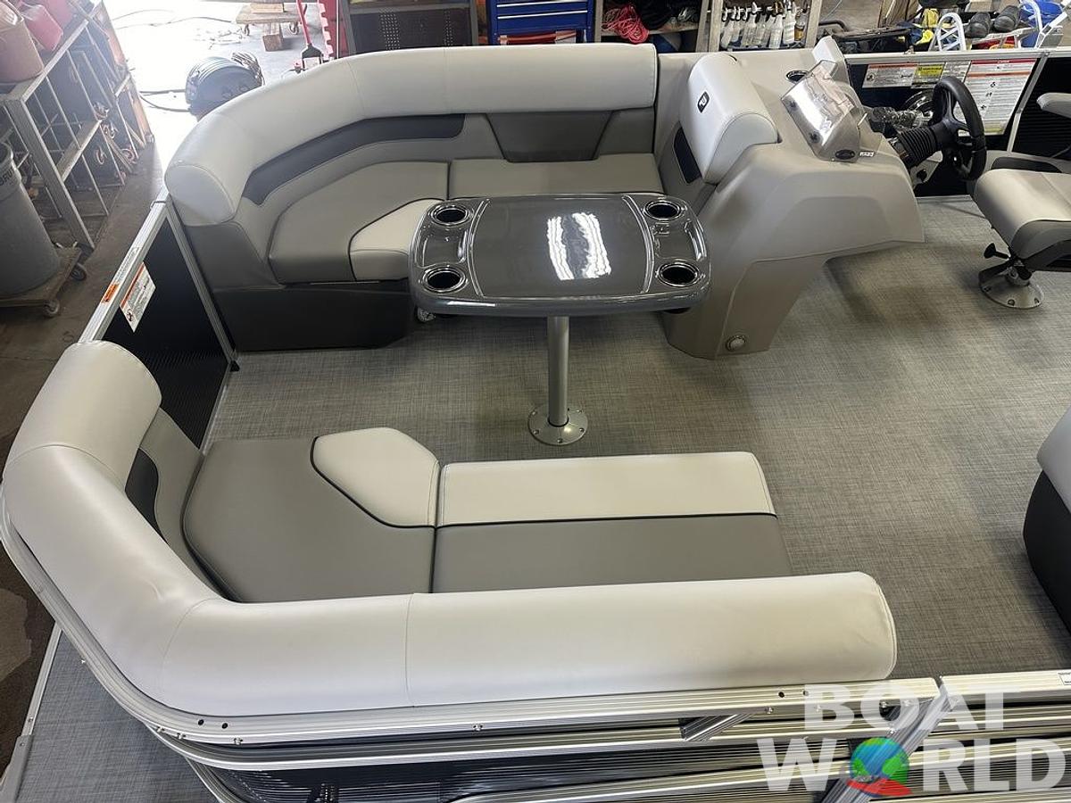 2025 Princecraft Vectra 21 RL Lounge Swingback & Mercury 4-Stroke EFI